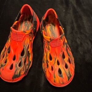 🔥 Skechers Foamies Flame Slip-On Clogs – Kids Size 12/1 . Like NEW!